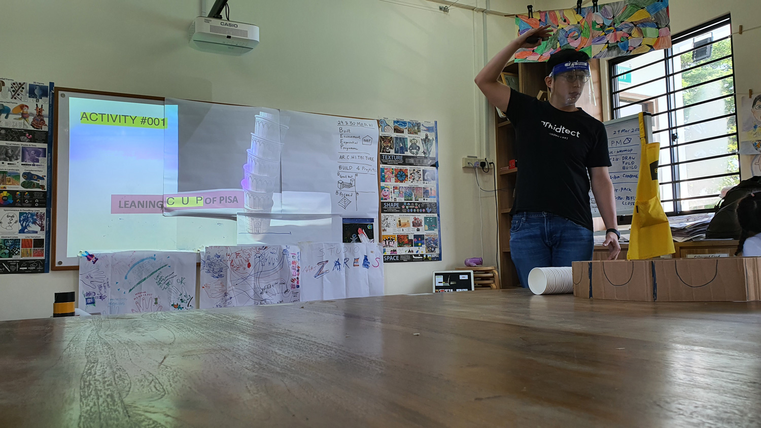 Exploring design thinking through hands-on architecture projects
