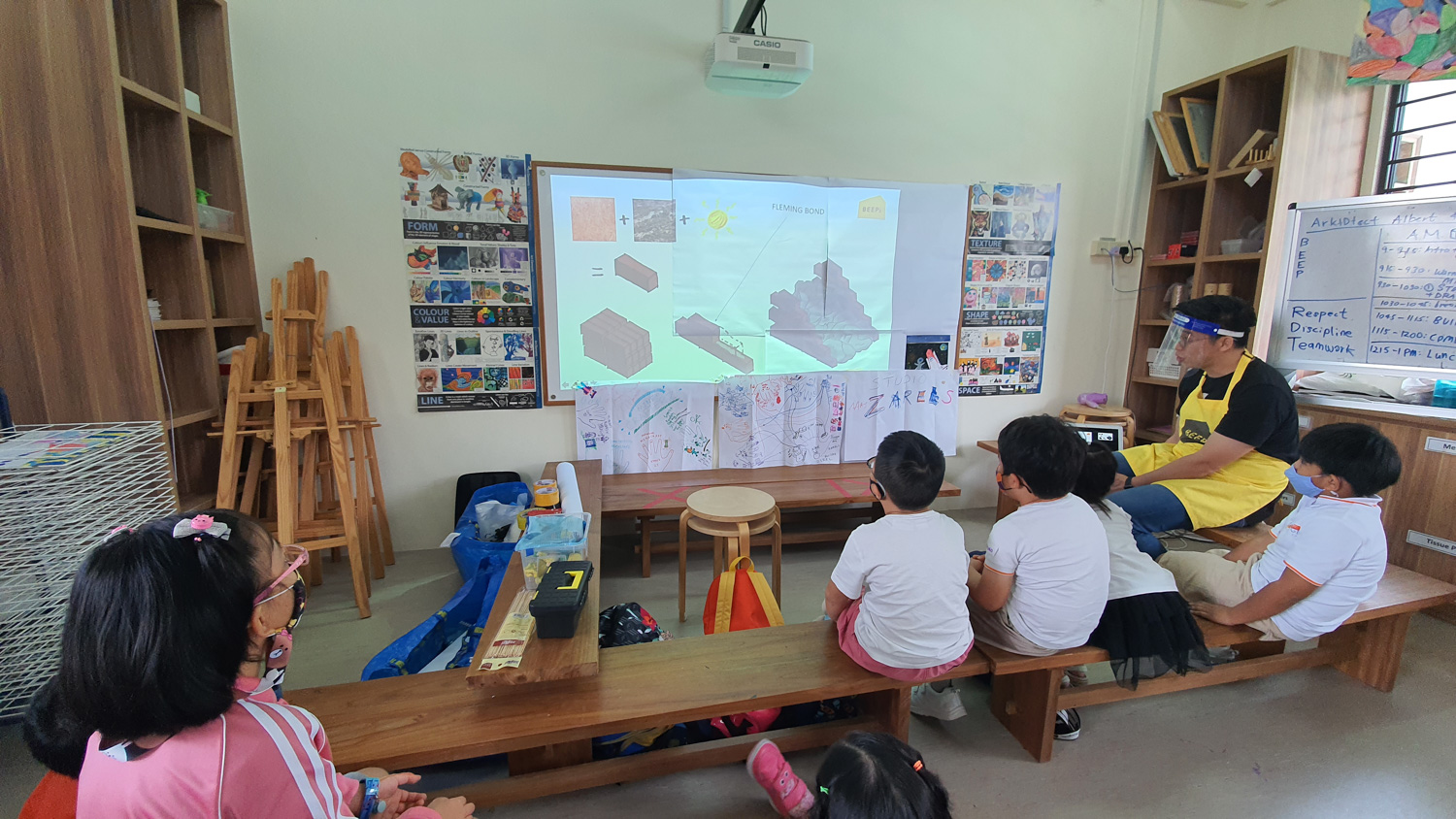 Students learning space and structure design through play