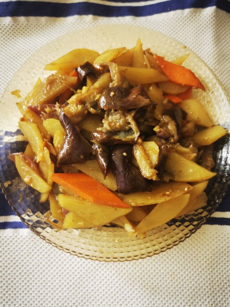 Wozi displaying Di San Xian Chinese vegetable dish